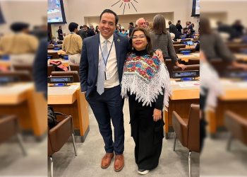 El hecho concreto: la candidata de Morena a la Jefatura de Gobierno, Clara Brugada, no asistió al foro “Primer Aniversario de la Conferencia de la Organización de las Naciones sobre el agua”, al que sí acudieron los candidatos a quienes se enfrentará el 2 de junio en las urnas: Santiago Taboada, el verdadero rival, de la alianza Va X la Ciudad de México, y Salomón Chertorivski, de Movimiento Ciudadano. FOTO: X / Brugada en la ONU