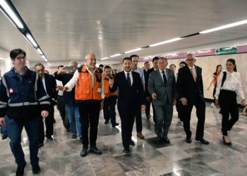 Realiza Batres recorrido para pruebas de pilotaje automático en L-1