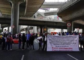 Manifestantes de R-100 protestan frente a CNDH