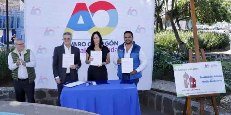 Lía Limón firma convenio para el rescate del área verde de la Plaza de la Paz