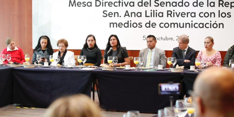La presidenta de la Mesa Directiva, Ana Lilia Rivera Rivera, aseguró que en el Senado de la República están comprometidos para dar cumplimiento a las sentencias de la Suprema Corte de Justicia de la Nación, “siempre respetando estrictamente el principio de separación de poderes”. FOTO: Especial