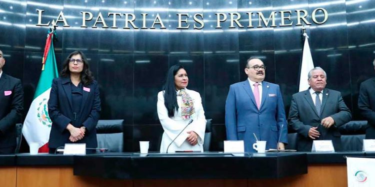 Legisladores y especialistas internacionales analizaron, en un encuentro que se llevó a cabo en el Senado, las tendencias relacionadas con la familia, los cambios demográficos y los efectos del calentamiento global en esta materia.  FOTO: Especial