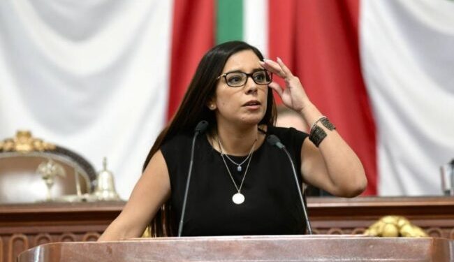 Si no están haciendo nada malo, como para qué los integrantes del Consejo Judicial Ciudadano se escondieron de la gente para sesionar y aprobar en lo oscurito su decisión de solicitarle al jefe de Gobierno de la Ciudad de México, Martí Batres, la ratificación por cuatro años más de Ernestina Godoy. FOTO: X / Luisa Gutiérrez