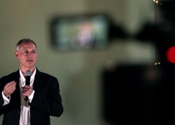 Aunque diga que no, sin duda algo debe andar mal con la consciencia de Hugo López Gatell, conocido popularmente como el “doctor muerte”, porque en la opinión pública se ha considerado mayoritariamente que fue pésima su actuación como coordinador de las acciones gubernamentales para enfrentar la crisis de la pandemia por covid 19. FOTO: X / Gatell