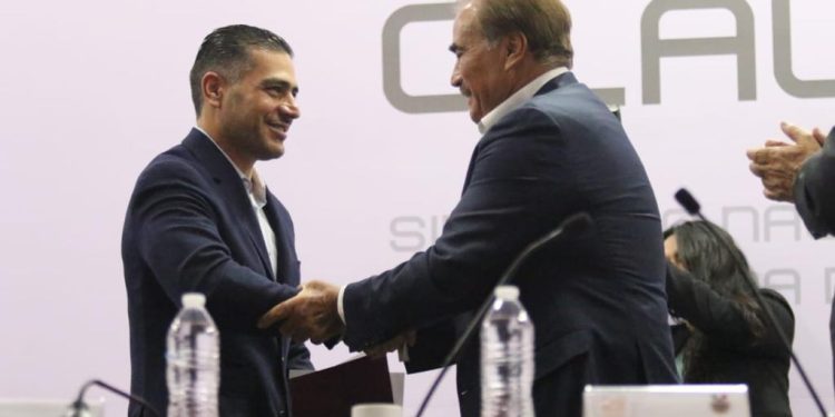 El aspirante a la candidatura de Morena para la Jefatura de Gobierno, Omar García Harfuch dijo que no ha solicitado seguridad extraordinaria durante los recorridos por las Alcaldías de la CDMX, pues que se ha sentido protegido con los ciudadanos. FOTO: Campaña Harfuch