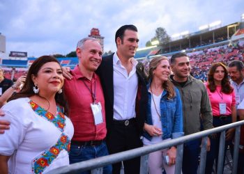 La aspirante a la candidatura de Morena para la Jefatura de Gobierno de la Ciudad de México, Clara Brugada expresó su respaldo a la virtual abanderada presidencial Claudia Sheinbaum, quien prefirió no salir a hablar ante tan poquita gente. FOTO: X / Clara Brugada