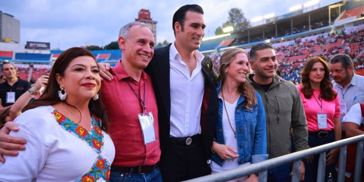 La aspirante a la candidatura de Morena para la Jefatura de Gobierno de la Ciudad de México, Clara Brugada expresó su respaldo a la virtual abanderada presidencial Claudia Sheinbaum, quien prefirió no salir a hablar ante tan poquita gente. FOTO: X / Clara Brugada