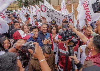 El aspirante de Morena a la candidatura para la Jefatura de Gobierno Omar García Harfuch se comprometió a que dará continuidad a la reconstrucción del tejido social y los programas que permitan mejorar la calidad de vida de las personas. FOTO: Campaña Harfuch