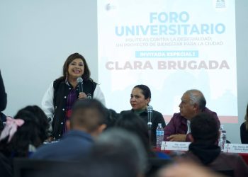 Clara Brugada, aspirante a la candidatura de Morena para la jefatura de Gobierno participó este martes en un foro universitario en la UAM Azcapotzalco, donde compartió la experiencia de gobierno al frente de la Alcaldía Iztapalapa, con políticas públicas de combate a las desigualdades. FOTO: Campaña Brugada