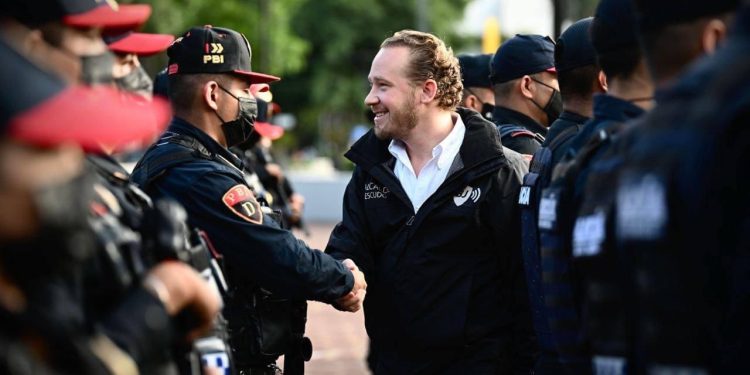 El alcalde de la Benito Juárez y aspirante a la Jefatura de Gobierno, Santiago Taboada obtuvo la licencia de parte del Congreso de la Ciudad de México para dejar su cargo por un periodo de 41 días y buscar la candidatura de la oposición. La separación correrá del 21 de octubre al 30 de noviembre. FOTO: X / Taboada