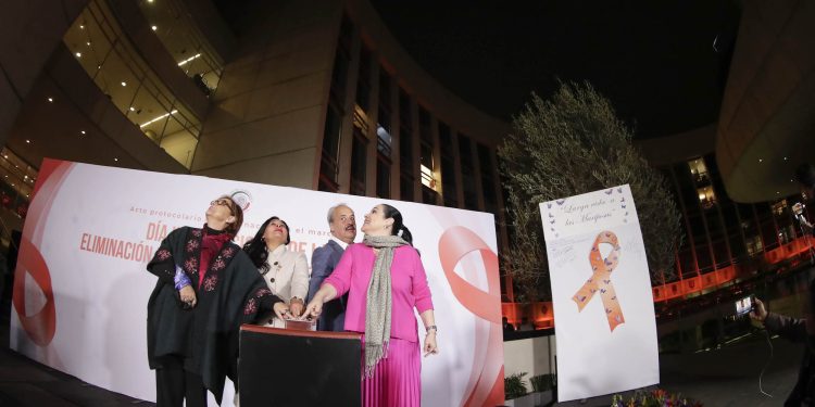 “Nos debemos a esas mujeres que luchan día a día por sobrevivir a la violencia”, sostuvo la presidenta del Senado, Ana Lilia Rivera