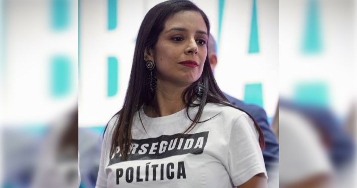 En su registro como precandidato de Vamos por la CDMX, Santiago Taboada dio todo su respaldo a la diputada local Luisa Gutiérrez, debido a que enfrenta una orden de aprehensión, como parte de la persecución política del gobierno de Morena en la CDMX.