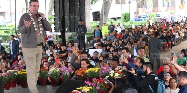 Además del Senado, cuentan que a Ebrard lo convencieron también con candidaturas para diputaciones y senadurías para su gente, y su candidato en Jalisco, Carlos Lomelí. FOTO: X / Ebrard