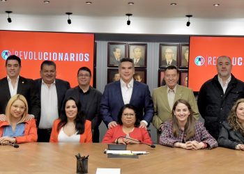 El PRI le dio ayer el “tiro de gracia”, pues su líder nacional, Alejandro Moreno Alito cerró filas con los ocho diputados priístas en el Congreso de la Ciudad de México, y acordaron todos votar en bloque contra Godoy. FOTO: PRI