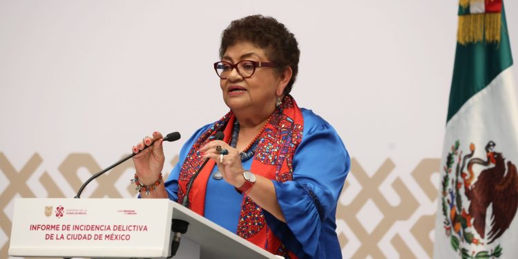 El coordinador de Morena, destacó que Ernestina Godoy “es un gran cuadro. Ojalá lo consideren para que la recibamos aquí en el pleno del Senado. Yo creo que ha mostrado una madurez, ha mostrado un gran oficio político, un gran quehacer profesional y tiene todas las tablas para ser propuesta por el Ejecutivo”.