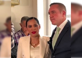 El 31 de julio y 1 de agosto en las entregas de esta columna proyecté el sentir de importantes actores de la oposición en la CDMX, quienes advertían que Sandra Cuevas y Adrián Rubalcava en realidad eran caballos de Troya, infiltrados. FOTO: X / Tomada de video Sandra Cuevas
