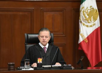 Zaldívar fue contratado para litigar en contra pueblo mexicano: defendió a Bancomer, Banco Internacional, Banamex y Banorte, a quienes libró de que les hicieran auditorías para que el Estado Mexicano no absorbiera en el IPAB 52 mil millones de pesos de deuda. FOTO: SCJN