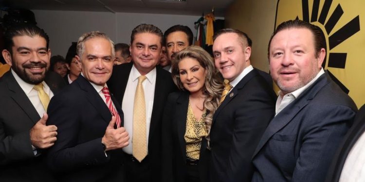 Rubalcava Lanzó un llamado al PAN y al PRD. “Si queremos una candidatura de unidad debemos mostrar cohesión, solidaridad y dejarnos de mezquindades ambiguas que solo confunden al electorado”. FOTO: X / Cházaro