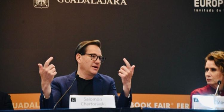 El precandidato de Movimiento Ciudadano a la Jefatura de Gobierno de la Ciudad de México, Salomón Chertorivski participó como panelista en la tercera mesa del “Foro Nexos” en el marco de la Feria Internacional del Libro en Guadalajara, denominada “¿Qué falló? México 1994-2023”. FOTO: Campaña Chertorivski