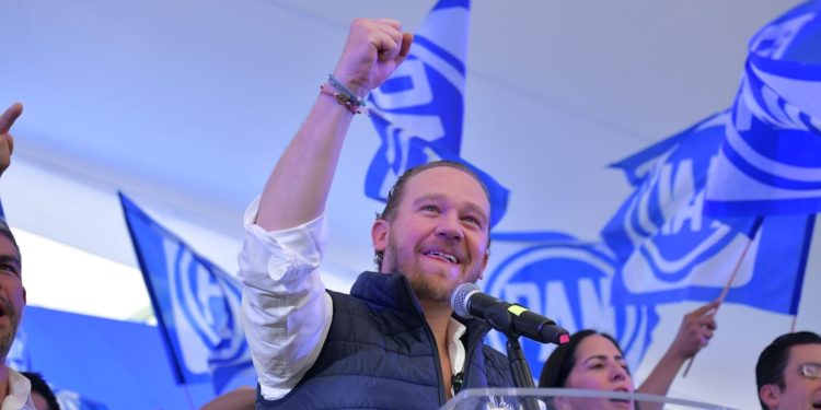 Taboada precisó que las dirigencias le informaron que esta decisión fue para no esperar hasta enero para definir la candidatura, debido a que en Morena ya se había ungido a Clara Brugada como su candidata. FOTO: X / Taboada