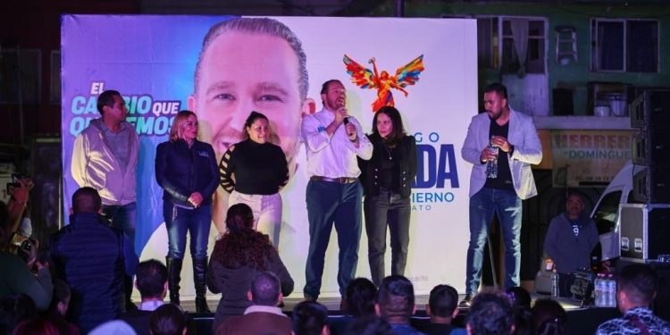 En la colonia Vicente Guerrero, Taboada expuso que la gente en Iztapalapa y en la Ciudad de México quiere un cambio, porque en más de 20 años esta zona de la ciudad sigue con graves problemas que no se han solucionado, por lo que, dijo, urge un cambio. FOTO: X / Taboada