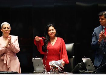 Ana Lilia Rivera, presidenta del Senado de la República,  puede ir al proceso de reelección sin tener que solicitar licencia y tampoco separarse del cargo que ostenta en la cámara alta. FOTO: Senado de la República