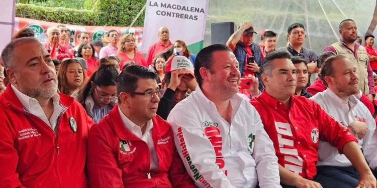 Taboada resaltó los avances significativos alcanzados por el alcalde Quijano en infraestructuras, servicios públicos, programas sociales y promoción del desarrollo económico local. FOTO: Especial