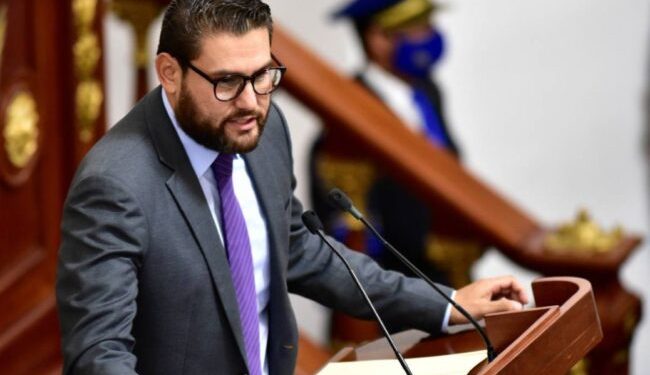 Exigen trabajadores de Fiscalía CDMX mejores condiciones laborales; PAN citará a Godoy a comparecer