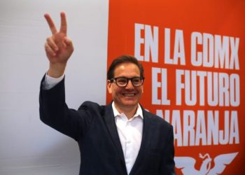 Pide licencia  Chertorivski para dedicarse  a la precampaña par la Jefatura de Gobierno