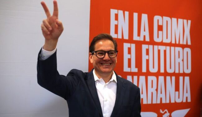 Pide licencia  Chertorivski para dedicarse  a la precampaña par la Jefatura de Gobierno