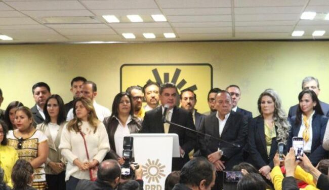 Se registra Luis  Cházaro  como aspirante a la Jefatura de Gobierno