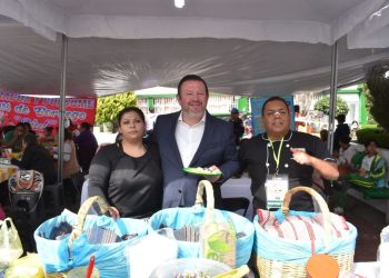 Asimismo, Quijano señaló que las taquerías asistentes participan en el concurso “El mejor Taco del Rumbo” y el jurado serán los propios visitantes a quienes se les entrega una cédula para que elijan al que más haya gustado y se premiará a las 3 mejores taquerías.