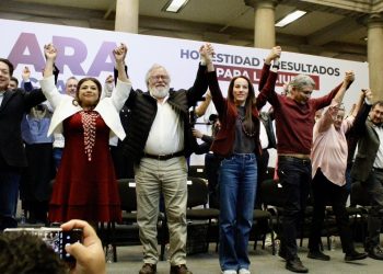 El equipo de 38 personas que presentó Brugada –me dice un amigo–, es como la Torre de Babel, por el desorden que habrá. También se le podría llamar el equipo Montesori, en que cada quien hará lo que quiera, como quiera y a la hora que quiera, fórmula ideal para el fracaso. Brugada, Montesori, Torre de Babel, Fernando Mercado, Temístocles Villanueva, Batres, Cravioto, Gerardo Villanueva, FOTO: X / César Cravioto