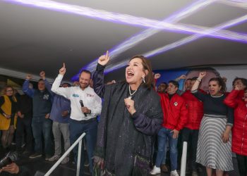 La precandidata presidencial hace un llamado al presidente Andrés Manuel López Obrador para que “no juegue con la salud de los mexicanos”.