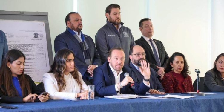 El precandidato de la coalición Va por la Ciudad de México a la Jefatura de Gobierno, Santiago Taboada informó que ya emprendió una acción legal ante el Instituto Federal de Telecomunicaciones (IFT) y que próximamente hará una denuncia colectiva ante la Fiscalía General de la República (FGR). FOTO: Campaña Taboada