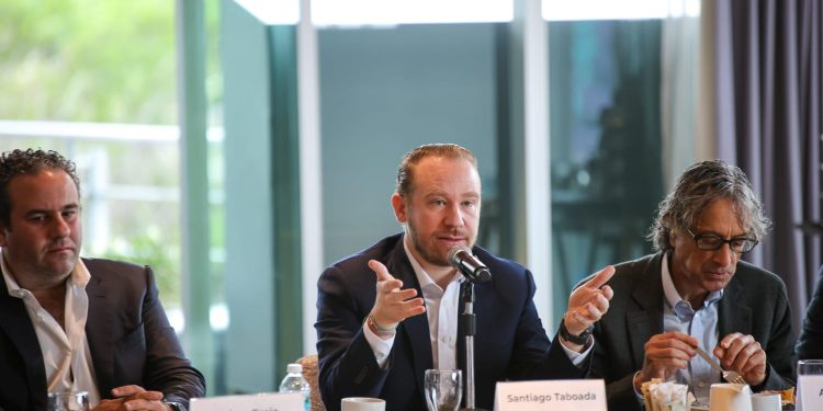 El precandidato de la coalición Va por la Ciudad de México, Santiago Taboada dijo que al margen de la visión que tenga cada partido político y su ideología, la capital del país debería tener un gobierno que sin distinciones del lugar donde se habita atienda las necesidades de la población. FOTO: Campaña Taboada