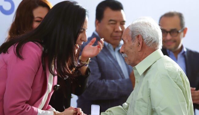 Entrega Lía Limón premios y estímulos a trabajadores de la Alcaldía