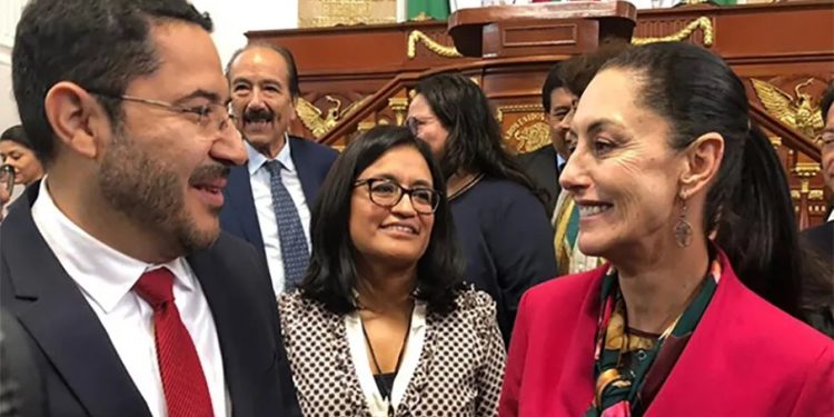 En esta lucha de egos y ganas de demostrar que es mejor jefe de Gobierno de lo que fue Claudia Sheinbaum, Martí Batres se comprometió a que antes de terminar este mes estará reabierta en su totalidad la Línea 12 del Metro, en donde el tramo que se desplomó el 3 de mayo de 2021, dejando como saldo 27 muertos y más de 100 heridos. FOTO: Archivo GCDMX