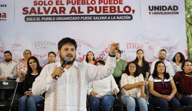 El presidente de Morena en la Ciudad de México, Sebastián Ramírez, El Sebas ya arrancó las reuniones con los aspirantes a las candidaturas para las Alcaldías, que no son para negociar ni dar resultados de encuestas, sino para darles un mensaje de optimismo desbordado de que los gobiernos de Morena en la CDMX y federal son los mejores en la historia, y que por lo tanto van a arrasar en las elecciones del 2 de junio. FOTO: X / Sebastián Ramírez