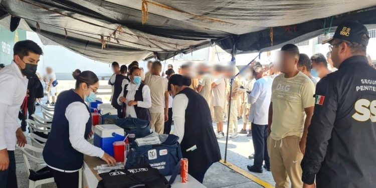 Como respuesta a lo que el Partido Acción Nacional califica de urgencia sanitaria, el diputado y coordinador del Grupo Parlamentario del PAN, Federico Döring, exigió al Gobierno capitalino abastecer de pruebas y vacunas de covid-19 a la población, debido a que la Ciudad de México es, de nueva cuenta, el epicentro de casos en el país. Foto: Secretaría de Salud CDMX