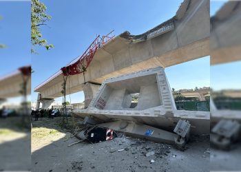 Primero colapsó el Metro capitalino, que cobró la vida de 26 personas, y este martes, se desplomó parte del Tren Interurbano México-Toluca “El Insurgente”, aún en construcción. Pareciera que las obras viales son el punto débil de la 4T. FOTO:  Alcaldía ÁO
