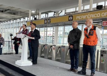 Después de casi tres años, la Línea 12 del Metro quedará lista en su totalidad para su reapertura, así lo dio a conocer el jefe de Gobierno, Martí Batres, quien anunció que el próximo martes 30 de enero, se reincorporarán las seis líneas del tramo elevado que aún estaban en remodelación, luego de que el 3 de mayo de 2021 colapsara una parte cerca de la estación Olivo. FOTO: Archivo GCDMX