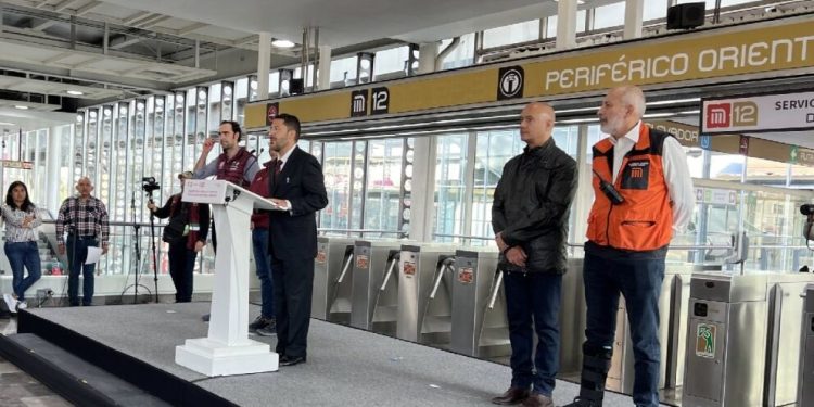 Después de casi tres años, la Línea 12 del Metro quedará lista en su totalidad para su reapertura, así lo dio a conocer el jefe de Gobierno, Martí Batres, quien anunció que el próximo martes 30 de enero, se reincorporarán las seis líneas del tramo elevado que aún estaban en remodelación, luego de que el 3 de mayo de 2021 colapsara una parte cerca de la estación Olivo. FOTO: Archivo GCDMX