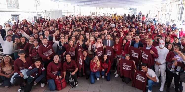 En el marco de la presentación del programa “Los jóvenes unen al barrio por el bienestar 2024”, el jefe de Gobierno, Martí Batres, señaló que aún existen retos por cumplir dentro de este grupo poblacional, como derrotar el consumo del fentanilo, pero que ha habido más oportunidades para los jóvenes con la Cuarta Transformación. FOTO: GCDMX