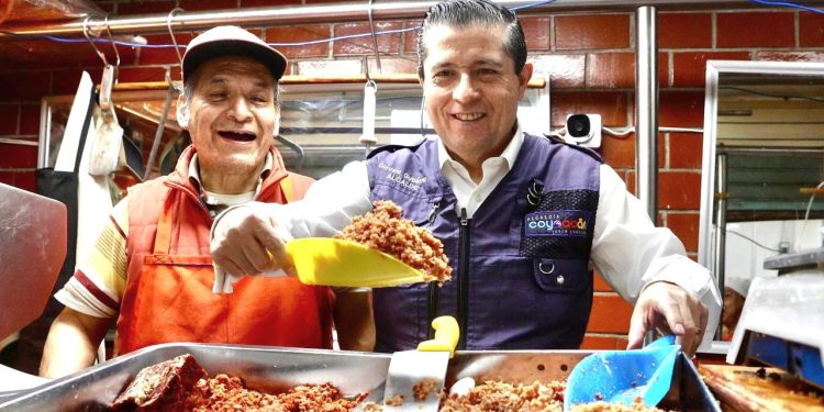 Presentan la nueva unidad móvil para esterilización gratuita de animales de compañía y se anuncia la próxima apertura de la clínica veterinaria Frida, con cinco consultorios para las mascotas de los habitantes de Coyoacán. FOTO: Especial