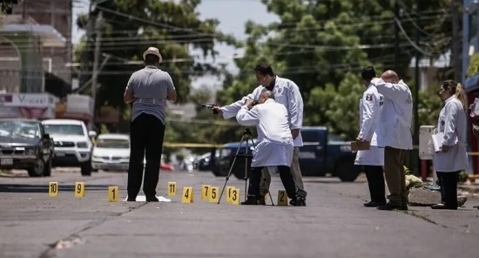 Analista consultada por el PAN en la Ciudad de México concluyó que es falso que en la capital del país haya disminuido el número de homicidios, como lo aseguró el jefe de Gobierno, Martí Batres, pues lo único que hicieron fue un fraude a las estadísticas. FOTO: Especial