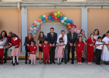 Casi siete años después del S19, el Jefe de Gobierno, Martí Batres Guadarrama, encabezó la inauguración del Auditorio de la Escuela Primaria “Juan Montalvo”, en la Alcaldía Benito Juárez, reconstruido por el Instituto Nacional de Infraestructura Física Educativa (INIFED), tras sufrir daños estructurales por el sismo de 2017. FOTO: Especial