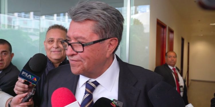 Ricardo Monreal, senador por Morena, presentó una iniciativa con la que se pretende regular el desarrollo, la comercialización y el uso de sistemas de inteligencia artificial (SIA) en México. FOTO: Especial