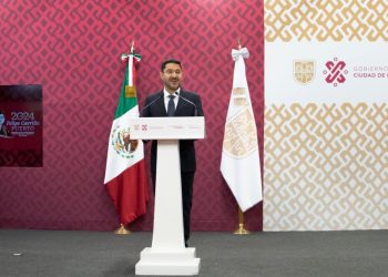 El jefe de Gobierno, Martí Batres, informó que no habrá ajuste a las tarifas del transporte público en la Ciudad de México, gracias al subsidio que recibe la capital del país en esta materia. Foto: Gobierno CDMX