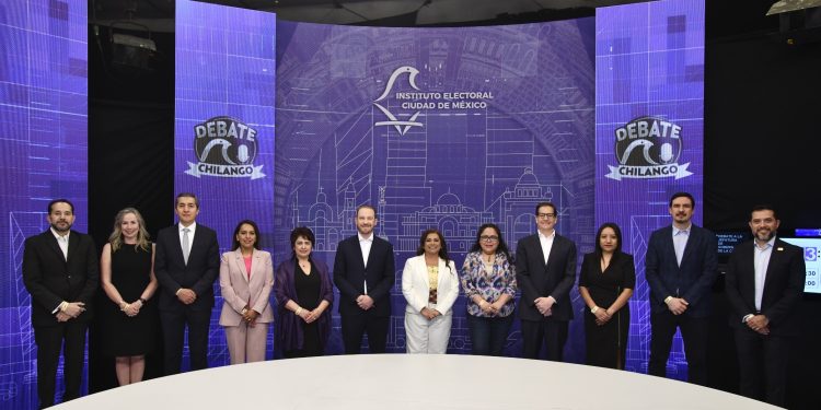 Clara Brugada habló y prometió mucho, apegada al guión. Chertorivski se autodescalificó con sus palomitas y al final salió del clóset de que es esquirol de Brugada. Quizá las próximas encuestas nos digan que Taboada ya rebasó. Lo veremos. FOTO: Especial